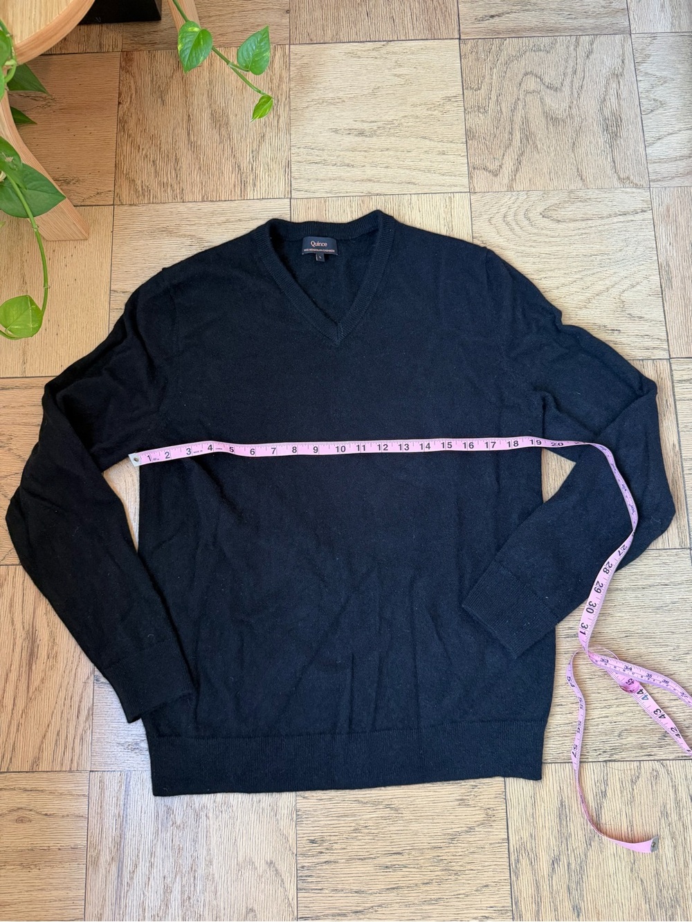 Quince Mongolian Cashmere V-Neck Sweater Men's Black Large